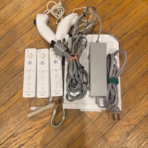 Nintendo Wii Console White RVL-001 Bundle 3 Remotes 2 Nunchucks Cables - READ